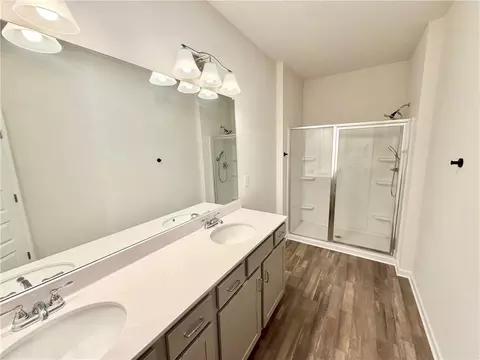 Bath - 261 Dupont Dr, Cartersville, GA 30121 photo 1 of 2