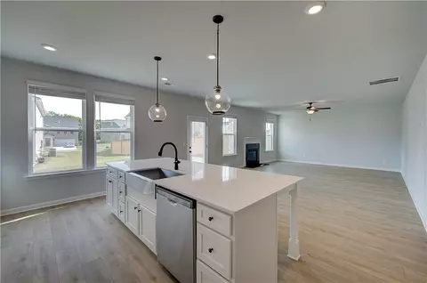 Kitchen - 252 Chiswick Loop, Stockbridge, GA 30281 photo 5 of 5
