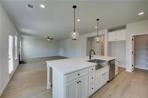 Kitchen - 252 Chiswick Loop, Stockbridge, GA 30281 photo 4 of 5