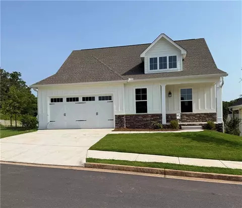 106 Live Oak Ln, Carrollton, GA 30117