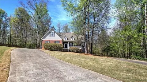 10 Carriage Ln NW, Cartersville, GA 30120