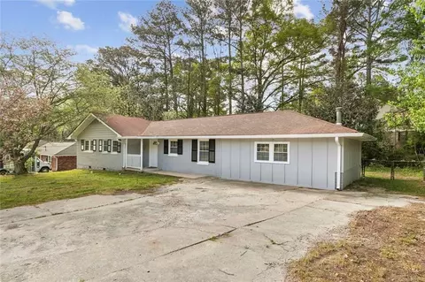 431 Pineridge Rd, Forest Park, GA 30297