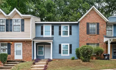 725 Oak Dr, Atlanta, GA 30354
