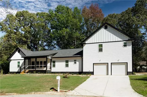 1063 Chapman Ln, Stone Mountain, GA 30088