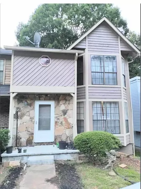 860 Brandy Oaks Ln, Stone Mountain, GA 30088