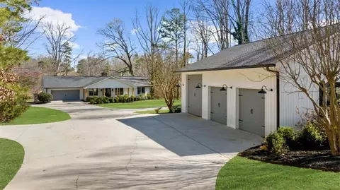 6313 Shoreland Cir, Buford, GA 30518