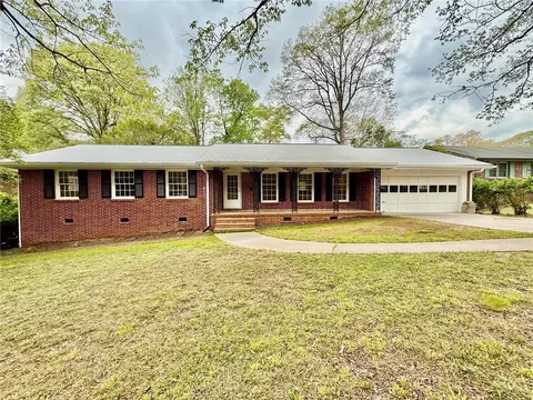 527 Rimrock Trl, Stone Mountain, GA 30083