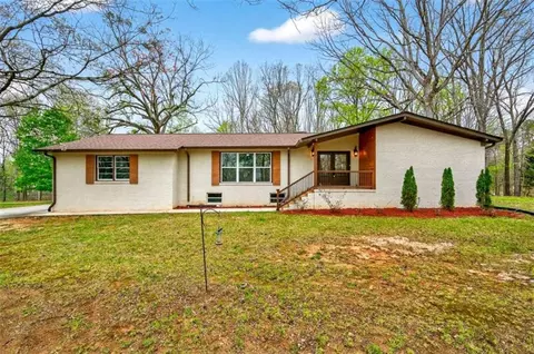 672 Cooley Woods Rd, Cleveland, GA 30528