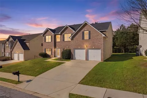 4925 Locherby Dr, Fairburn, GA 30213