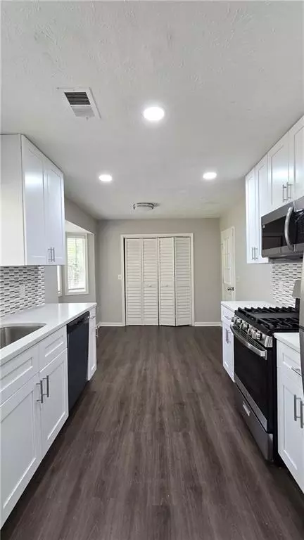 Kitchen - 2667 Camelot Ct, Duluth, GA 30096 photo 4 of 5