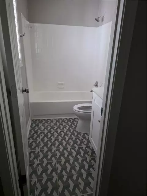 Bath - 2667 Camelot Ct, Duluth, GA 30096 photo 1 of 5