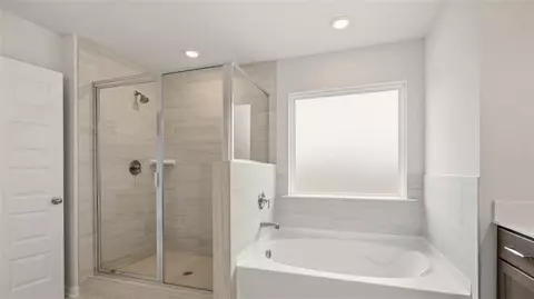 Bath - 1921 Endress Cir, Hampton, GA 30228 photo 5 of 5