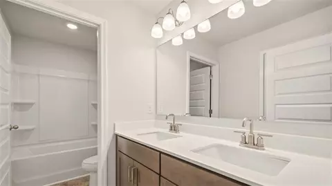 Bath - 1921 Endress Cir, Hampton, GA 30228 photo 2 of 5
