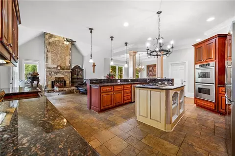 Kitchen - 8960 Merion Dr, Duluth, GA 30097 photo 4 of 5