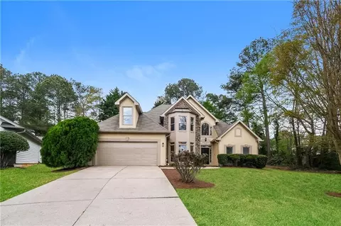 566 Shadow Oaks Dr, Stone Mountain, GA 30087