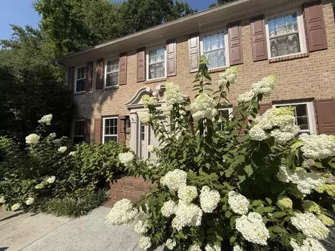 5382 Lanford Springs Ct, Lilburn, GA 30047