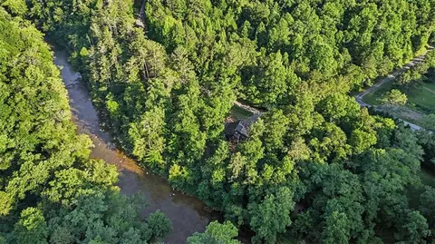 496 Meadow Ln, Talking Rock, GA 30175