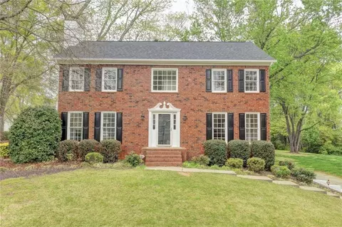 2451 Meadowglen Trl, Snellville, GA 30078