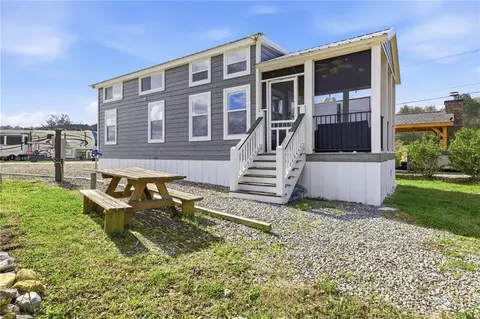 102 Mountain Meadows Dr, Morganton, GA 30560