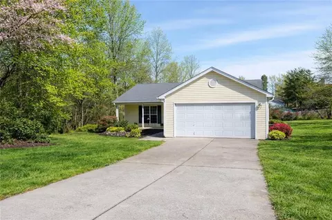 238 Ivy Hills Cir, Mount Airy, GA 30563