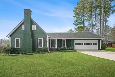 208 Larcom Ln, Griffin, GA 30224