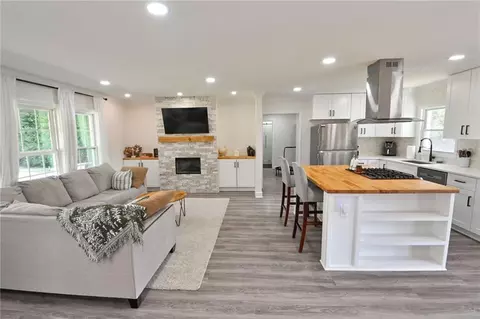 150 Sims St, Winder, GA 30680