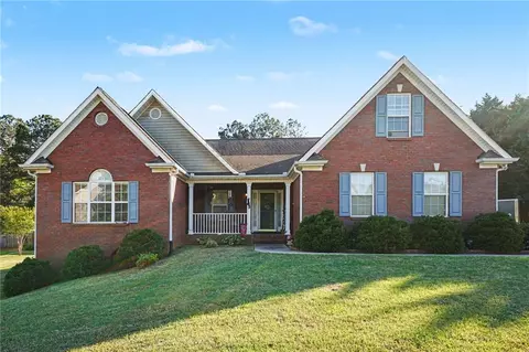 1405 Shiloh Oaks Dr, Loganville, GA 30052
