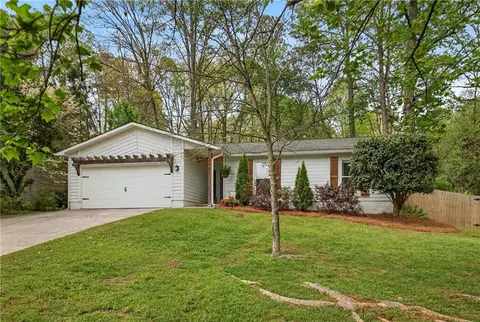 825 Lake Forest Cir, Roswell, GA 30076