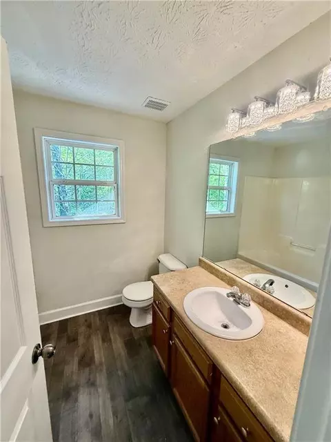 Bath - 1127 Meadowview Dr, Jackson, GA 30233 photo 3 of 4