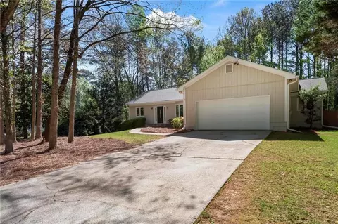 245 E Creek Cir, Roswell, GA 30076