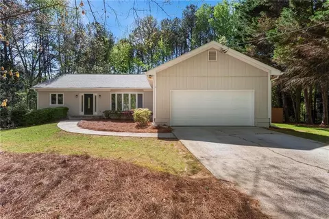 245 E Creek Cir, Roswell, GA 30076