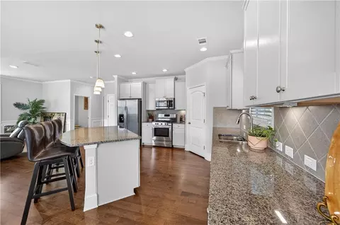 6497 Crosscreek Ln, Flowery Branch, GA 30542