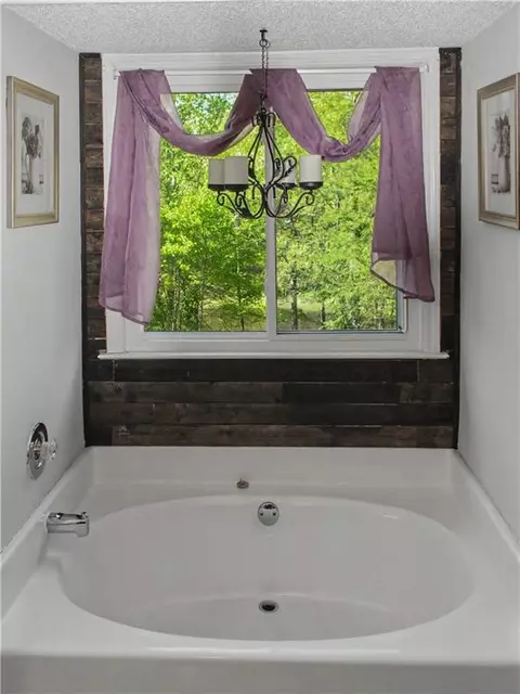 Bath - 22 Farmbrook Dr SW, Cartersville, GA 30120 photo 1 of 4