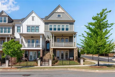 917 S On Main Dr, Woodstock, GA 30188