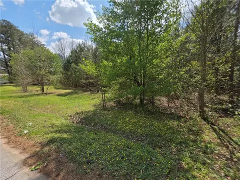 4563 Ruby Rd, Stone Mountain, GA 30083 photo 2