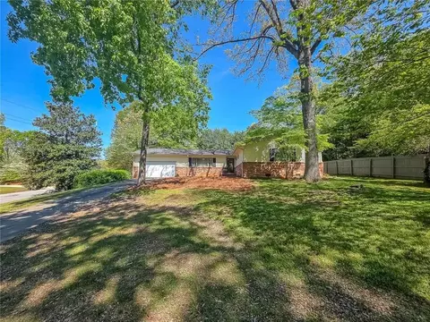 636 Holly Dr, Gainesville, GA 30501