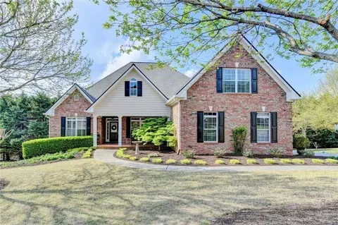 517 Sandy Cove Dr, Loganville, GA 30052