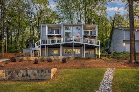 8515 Lake Dr, Snellville, GA 30039