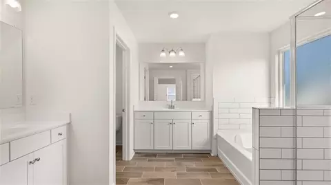 Bath - 1907 Endress Cir, Hampton, GA 30228 photo 2 of 6