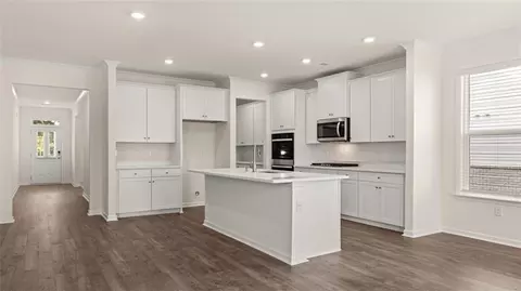 Kitchen - 1907 Endress Cir, Hampton, GA 30228 photo 2 of 3