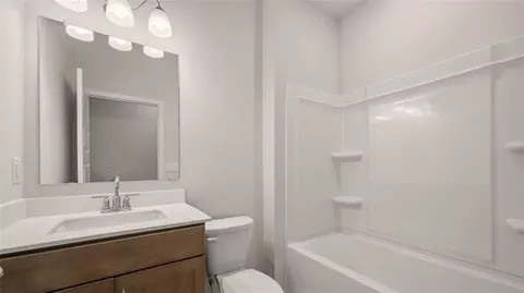 Bath - 1780 Goodwin Cir, Hampton, GA 30228 photo 1 of 4