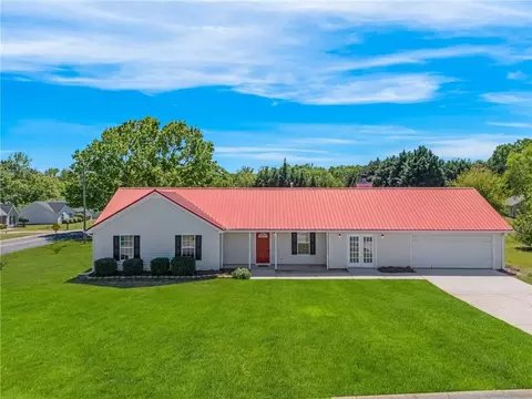 388 Royal Ct, Jackson, GA 30233