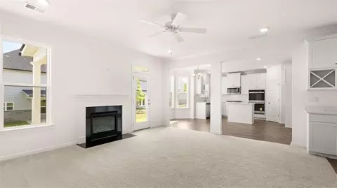 Living - 13623 Whitman Ln, Covington, GA 30014 photo 4 of 4