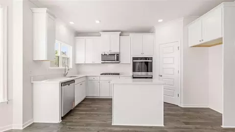 Kitchen - 13623 Whitman Ln, Covington, GA 30014 photo 2 of 5