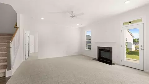 Living - 13623 Whitman Ln, Covington, GA 30014 photo 2 of 4
