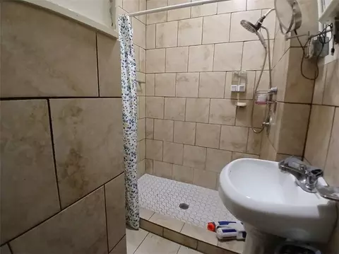 Bath - 521 Monroe St, Macon, GA 31201 photo 2 of 3