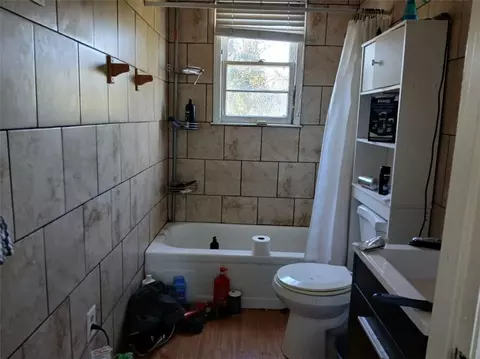 Bath - 521 Monroe St, Macon, GA 31201 photo 3 of 3