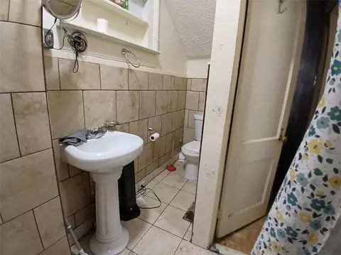 Bath - 521 Monroe St, Macon, GA 31201 photo 1 of 3
