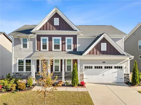 1033 Michigan Cir, Hoschton, GA 30548