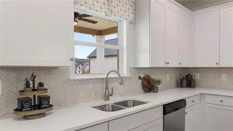 Kitchen - 1767 Goodwin Dr, Hampton, GA 30228 photo 2 of 7